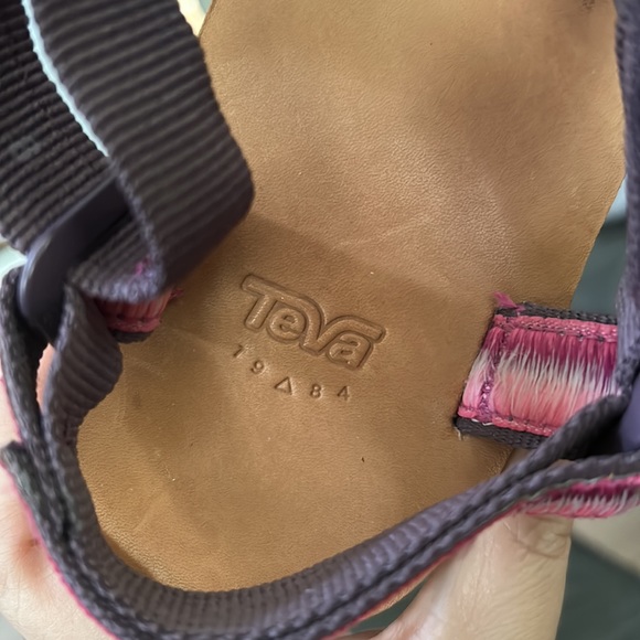 Teva Original Universal purple pink ombré like new waterproof sandals Size 8 EUC - Picture 13 of 13
